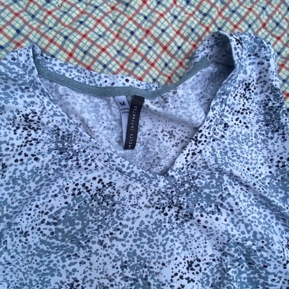 🫧 Jaclyn Intimates Lounge Top – Size Medium – $10 - Picture 3 of 6